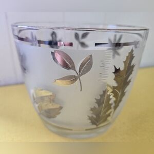 Vintage Frosted Glass Ice Bucket with Silver Leaf Design✨ Description: